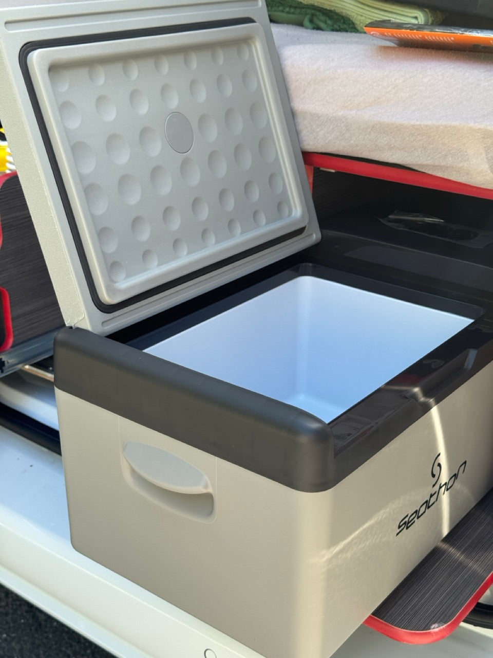 S7 Electric Peugeot Mini Campervan Automatic, Category B