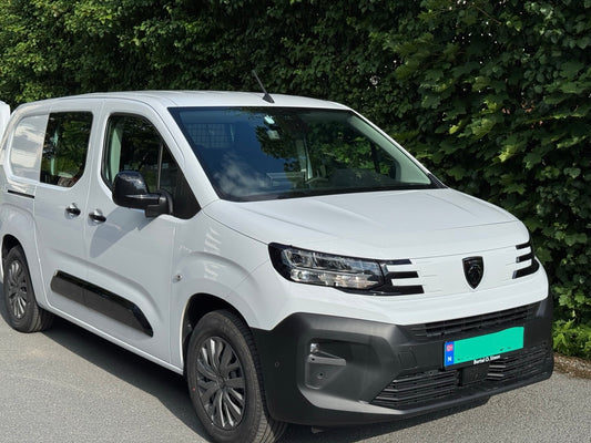 S7 Electric Peugeot Mini Campervan Automatic, Category B